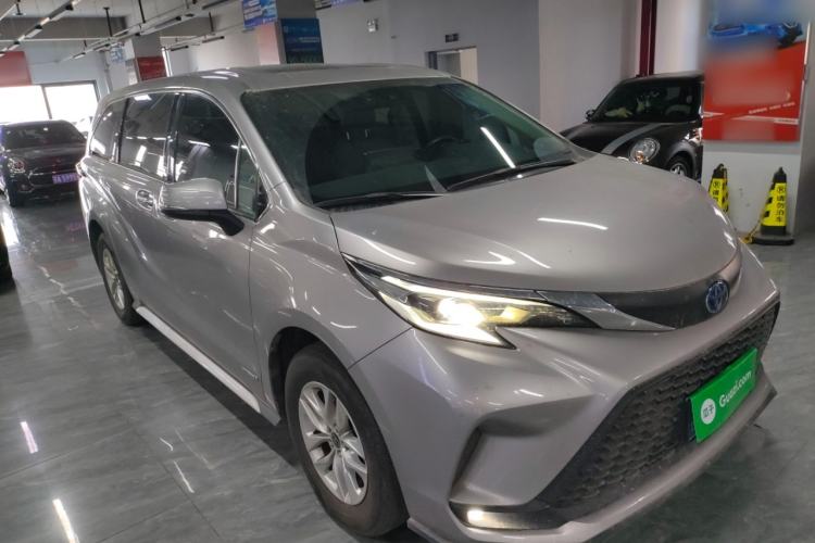 Used Toyota Granvia 2023 2.5L Hybrid Comfort Edition Front Right 45 Deg