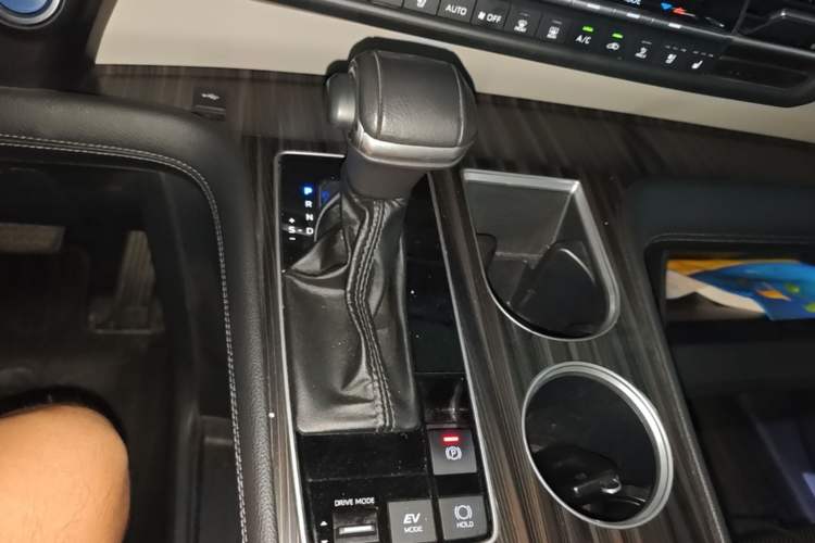 Used Toyota Granvia 2023 2.5L Hybrid Prestige VIP Edition Gear Lever