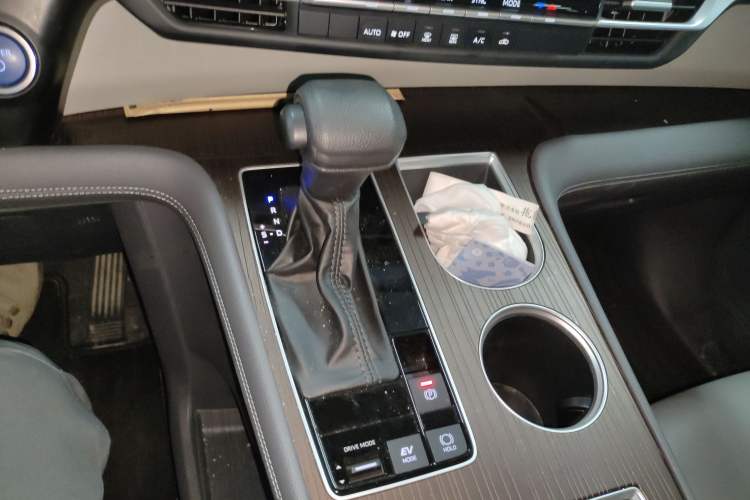 Used Toyota Granvia 2023 2.5L Hybrid Comfort Edition Gear Lever