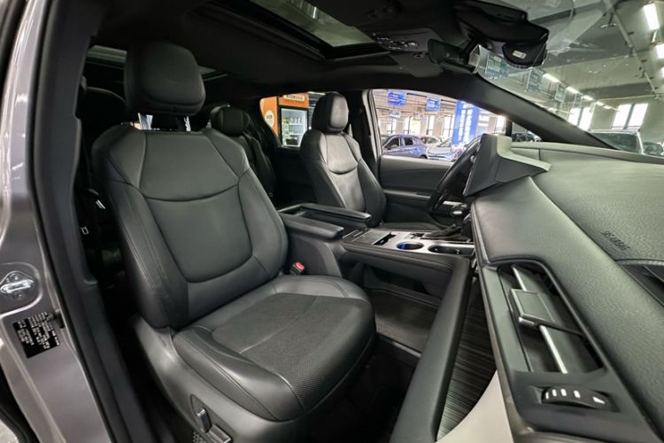 Used Toyota Granvia 2023 2.5L Hybrid Prestige VIP Edition Interior 2