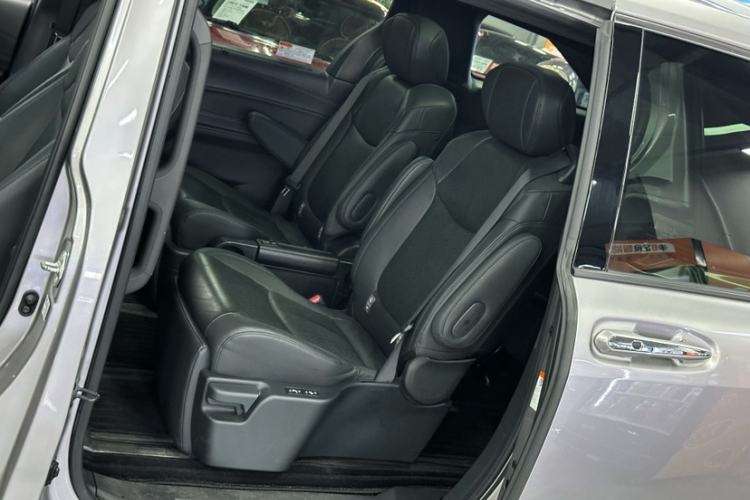 Used Toyota Granvia 2023 2.5L Hybrid Prestige VIP Edition Interior 4
