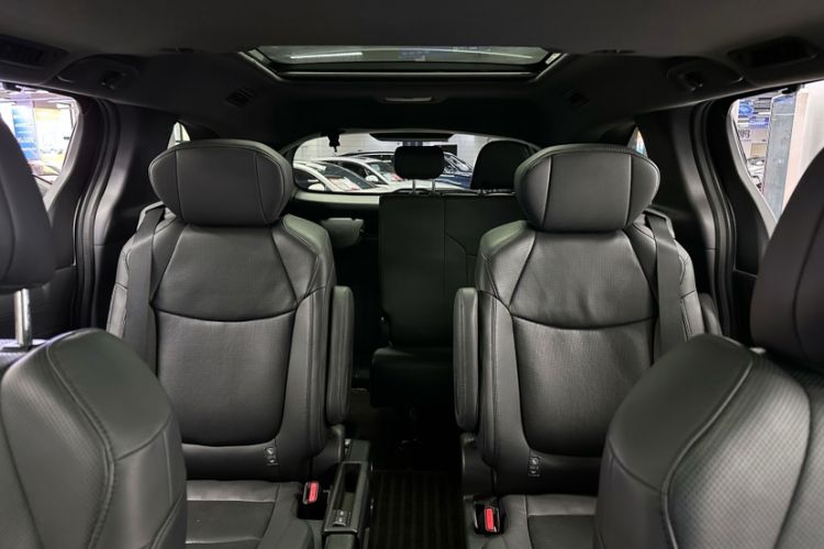 Used Toyota Granvia 2023 2.5L Hybrid Prestige VIP Edition Interior 5