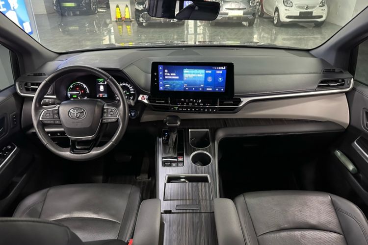 Used Toyota Granvia 2023 2.5L Hybrid Prestige VIP Edition Interior 6
