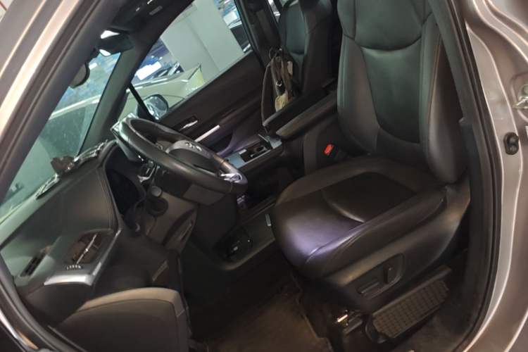 Used Toyota Granvia 2023 2.5L Hybrid Prestige VIP Edition Left Front Seat