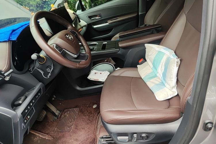 Used Toyota Granvia 2023 2.5L Hybrid Flagship VIP Edition Left Front Seat