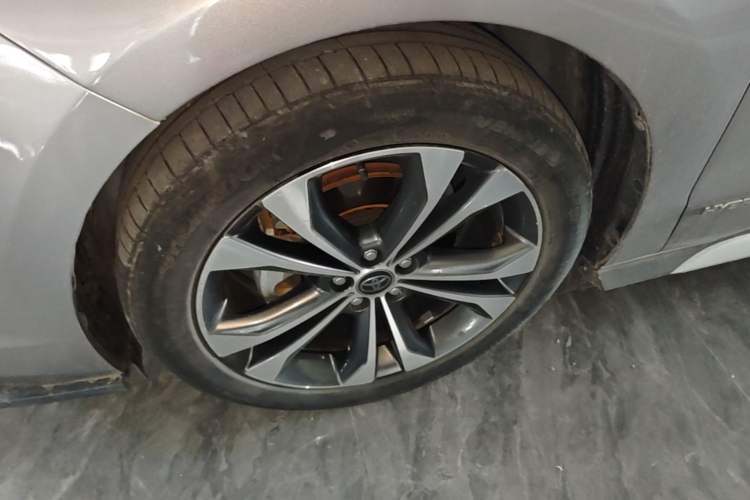 Used Toyota Granvia 2023 2.5L Hybrid Prestige VIP Edition Left Front Wheel Hub