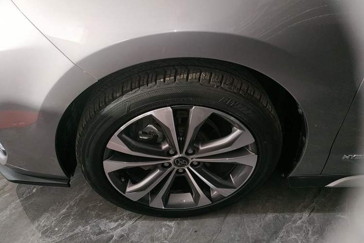 Used Toyota Granvia 2023 2.5L Hybrid Prestige VIP Edition Left Front Wheel Hub