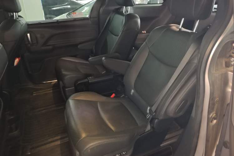 Used Toyota Granvia 2023 2.5L Hybrid Prestige VIP Edition Left Rear Seat