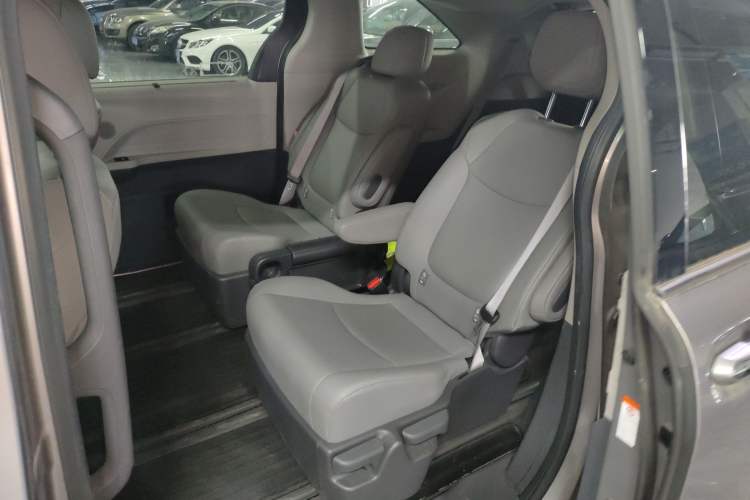 Used Toyota Granvia 2023 2.5L Hybrid Comfort Edition Left Rear Seat