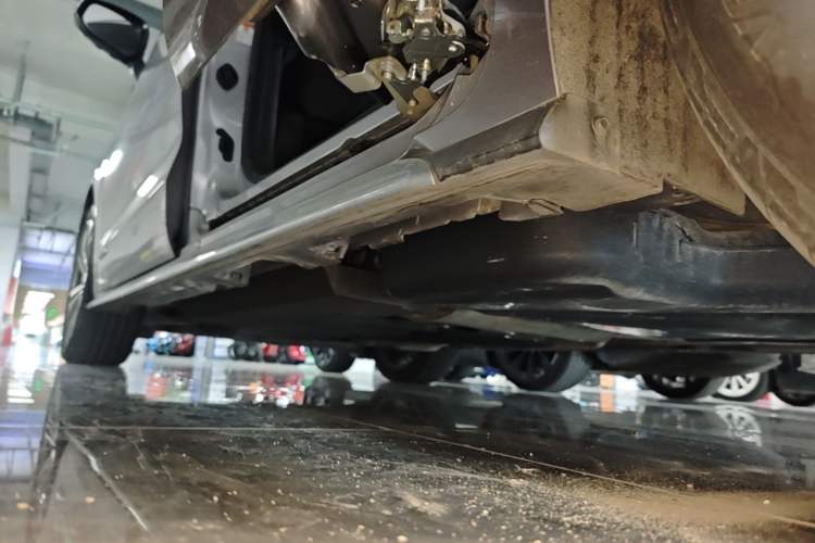 Used Toyota Granvia 2023 2.5L Hybrid Prestige VIP Edition Left Side Sill