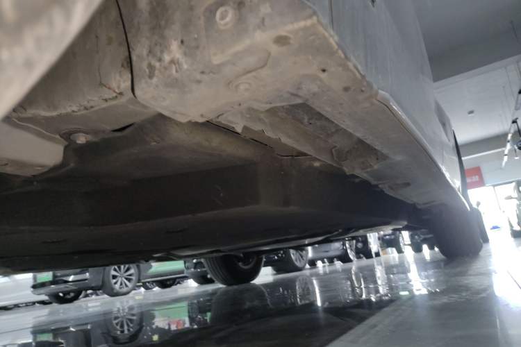 Used Toyota Granvia 2023 2.5L Hybrid Comfort Edition Left Side Sill