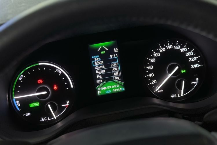 Used Toyota Granvia 2023 2.5L Hybrid Prestige VIP Edition Odometer Close Up
