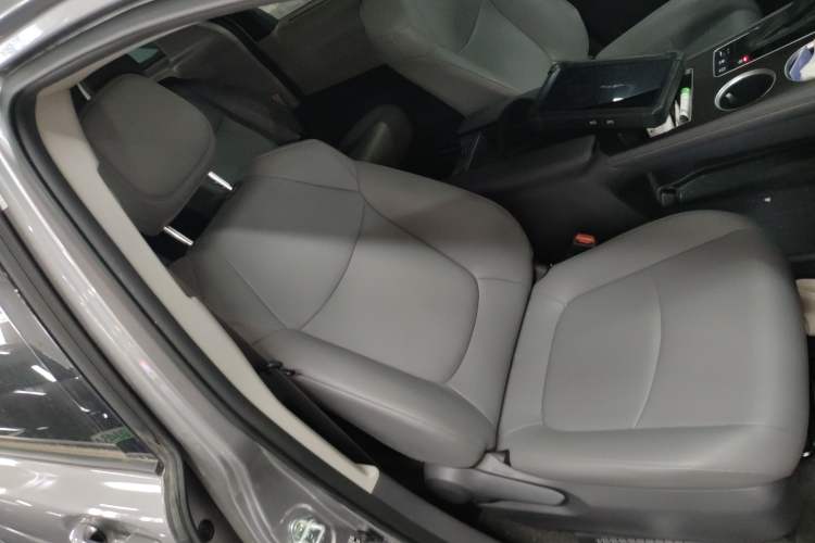 Used Toyota Granvia 2023 2.5L Hybrid Comfort Edition Right Front Seat