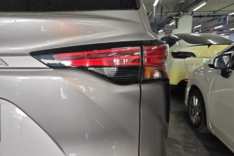 Used Toyota Granvia 2023 2.5L Hybrid Prestige VIP Edition Right Rear Taillight