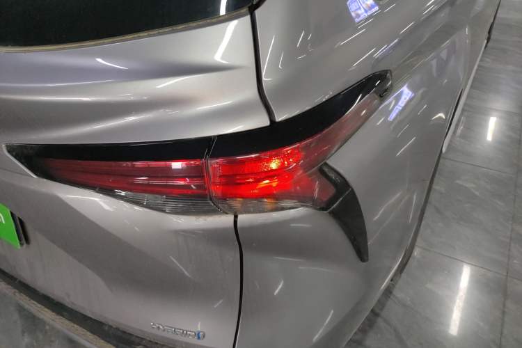 Used Toyota Granvia 2023 2.5L Hybrid Comfort Edition Right Rear Taillight