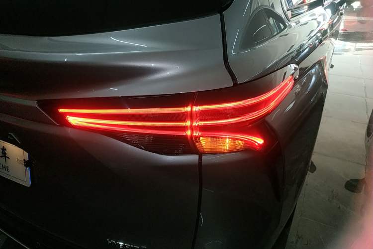 Used Toyota Granvia 2023 2.5L Hybrid Prestige VIP Edition Right Rear Taillight