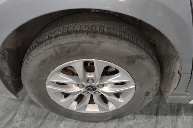 Used Toyota Granvia 2023 2.5L Hybrid Comfort Edition Right Rear Wheel Hub