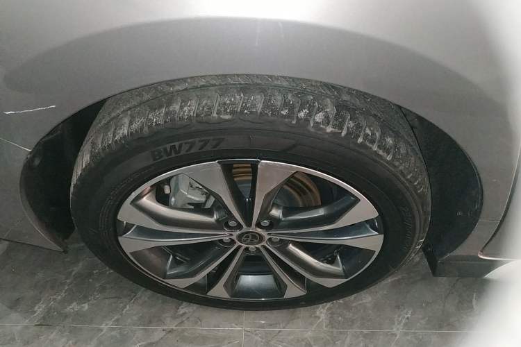 Used Toyota Granvia 2023 2.5L Hybrid Prestige VIP Edition Right Rear Wheel Hub
