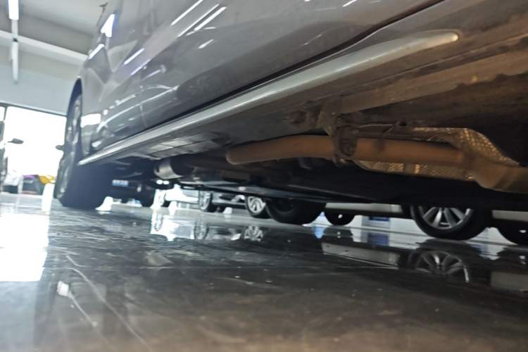 Used Toyota Granvia 2023 2.5L Hybrid Prestige VIP Edition Right Side Sill