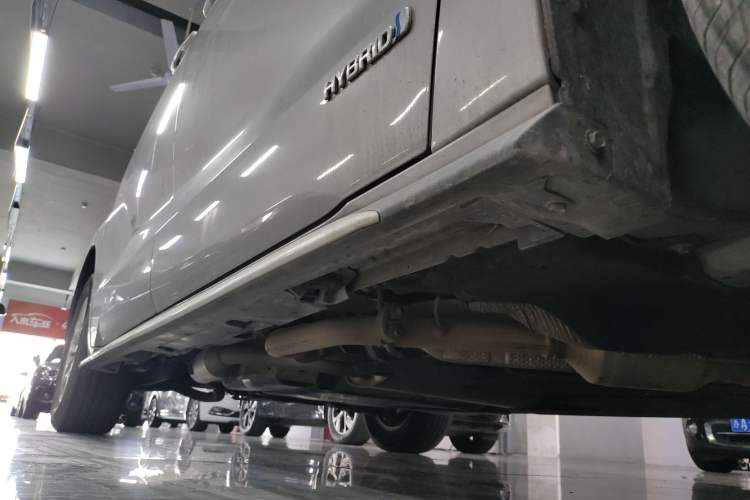 Used Toyota Granvia 2023 2.5L Hybrid Comfort Edition Right Side Sill