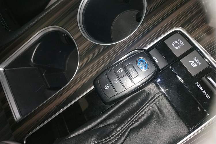 Used Toyota Granvia 2023 2.5L Hybrid Prestige VIP Edition Vehicle Key