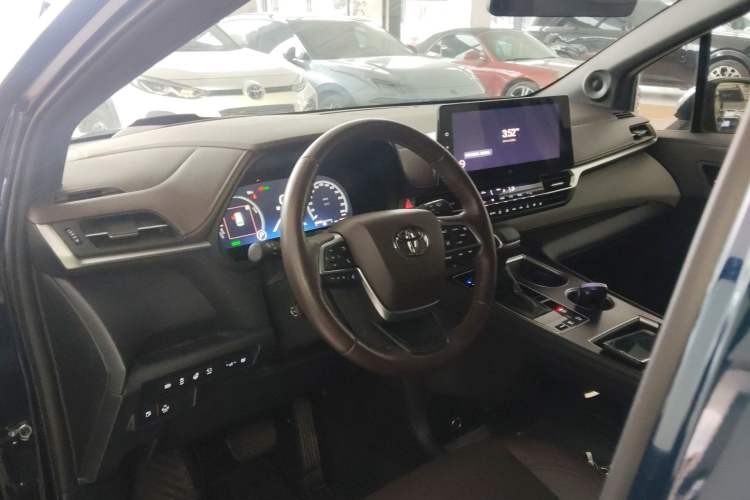 Used Toyota Granvia 2023 2.5L Hybrid Flagship VIP Edition Center Console