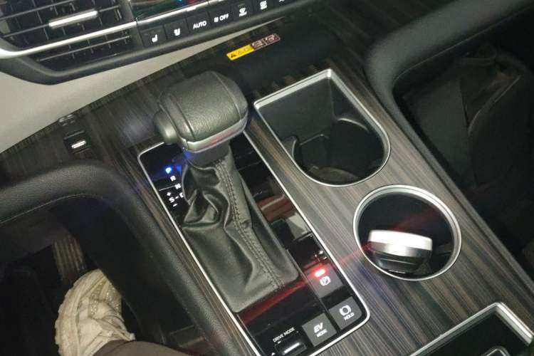 Used Toyota Granvia 2023 2.5L Hybrid Flagship VIP Edition Gear Lever