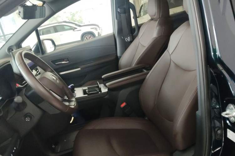 Used Toyota Granvia 2023 2.5L Hybrid Flagship VIP Edition Left Front Seat