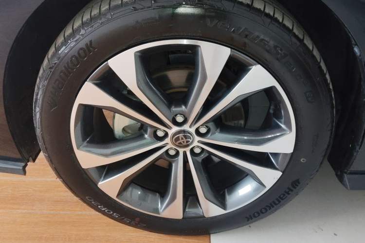 Used Toyota Granvia 2023 2.5L Hybrid Flagship VIP Edition Left Front Wheel Hub