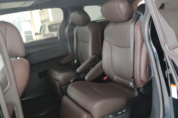 Used Toyota Granvia 2023 2.5L Hybrid Flagship VIP Edition Left Rear Seat