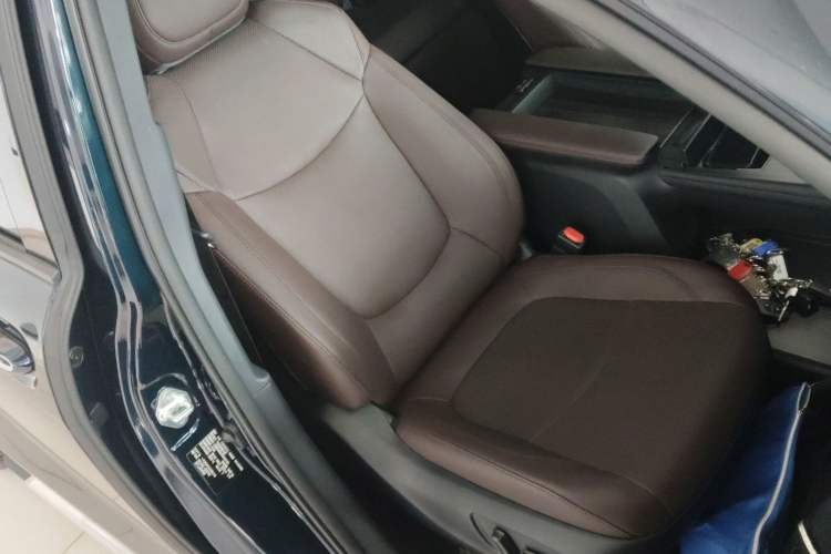Used Toyota Granvia 2023 2.5L Hybrid Flagship VIP Edition Right Front Seat