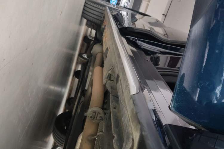 Used Toyota Granvia 2023 2.5L Hybrid Flagship VIP Edition Right Side Sill