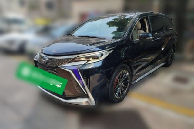 Toyota Granvia 2023 2.5L Hybrid Luxury Edition с пробегом