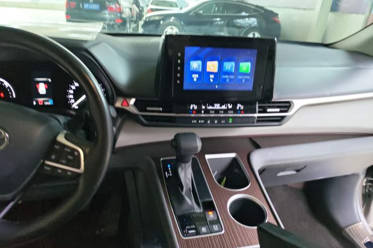 Used Toyota Granvia 2023 2.5L Hybrid Luxury Edition Audio And AC Panel