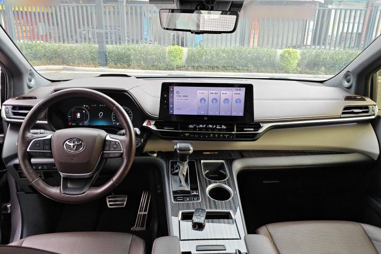 Used Toyota Granvia 2023 2.5L Hybrid Flagship VIP Edition Center Console