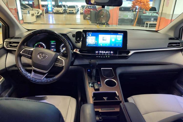 Used Toyota Granvia 2023 2.5L Hybrid Comfort Edition Center Console