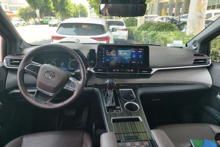 Used Toyota Granvia 2023 2.5L Hybrid Flagship VIP Edition Center Console