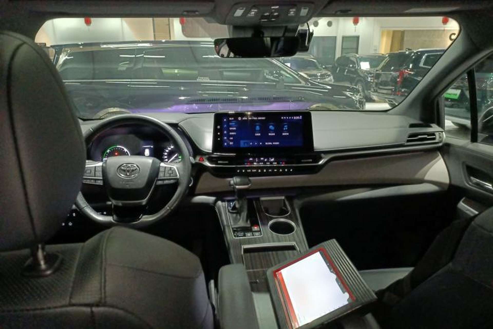 Used Toyota Granvia 2023 2.5L Hybrid Prestige VIP Edition Center Console