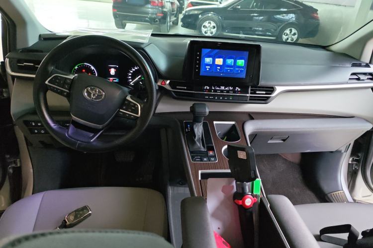 Used Toyota Granvia 2023 2.5L Hybrid Luxury Edition Center Console