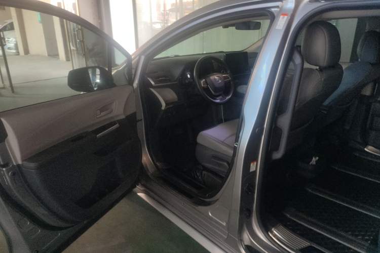 Used Toyota Granvia 2023 2.5L Hybrid Comfort Edition Driver Seat