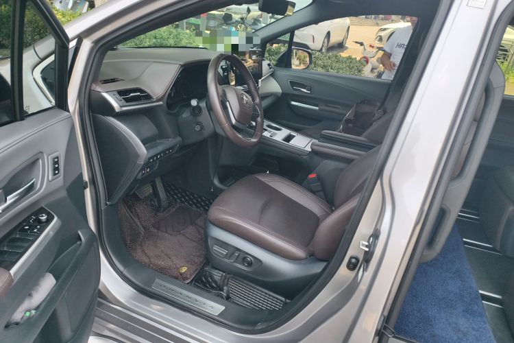 Used Toyota Granvia 2023 2.5L Hybrid Flagship VIP Edition Driver Seat