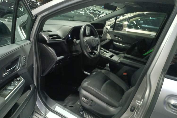Used Toyota Granvia 2023 2.5L Hybrid Prestige VIP Edition Driver Seat
