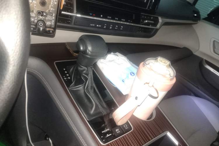 Used Toyota Granvia 2023 2.5L Hybrid Comfort Edition Gear Lever