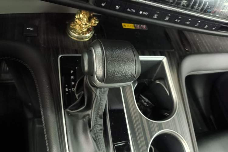 Used Toyota Granvia 2023 2.5L Hybrid Flagship VIP Edition Gear Lever