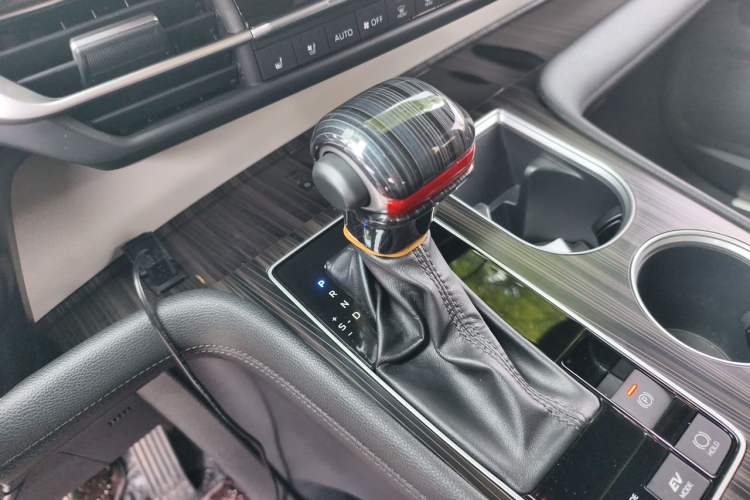 Used Toyota Granvia 2023 2.5L Hybrid Flagship VIP Edition Gear Lever