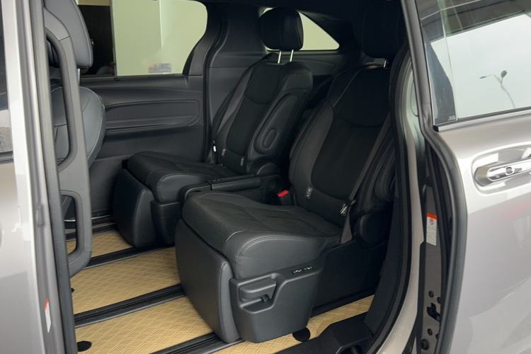 Used Toyota Granvia 2023 2.5L Hybrid Prestige VIP Edition Interior 1