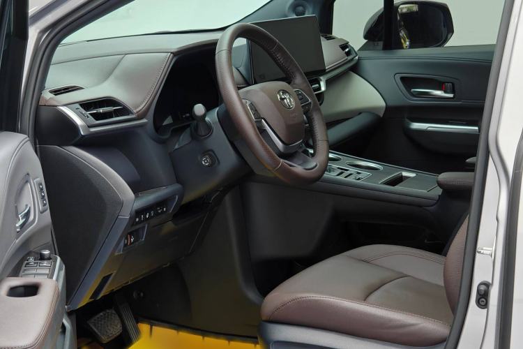 Used Toyota Granvia 2023 2.5L Hybrid Flagship VIP Edition Interior 2