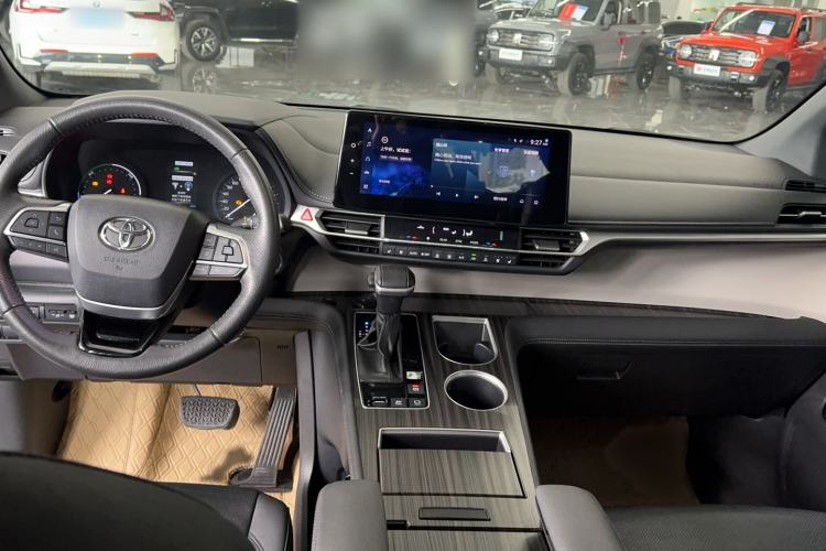 Used Toyota Granvia 2023 2.5L Hybrid Prestige VIP Edition Interior 3