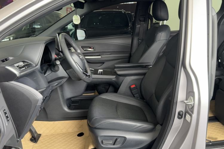 Used Toyota Granvia 2023 2.5L Hybrid Prestige VIP Edition Left Front Seat