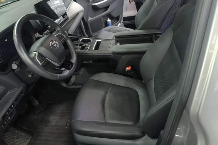 Used Toyota Granvia 2023 2.5L Hybrid Flagship VIP Edition Left Front Seat